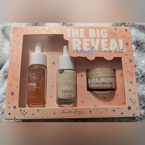 FOURTH RAY the Big Glow up Brightening Kit NEW in box vitamin serum, milk, mist